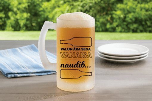 Vanaisa naudib õlut // vanavanemate päevaks 004